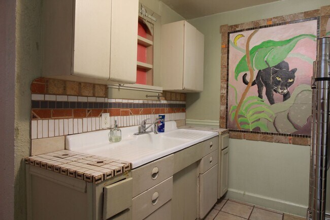 Building Photo - Charming North Campus Bungalow