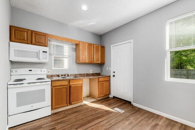 Building Photo - 78/80 Meek