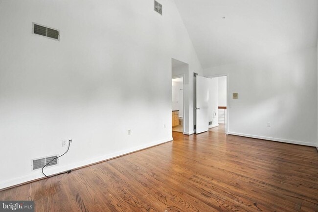 Building Photo - 6702 Oregon Ave NW