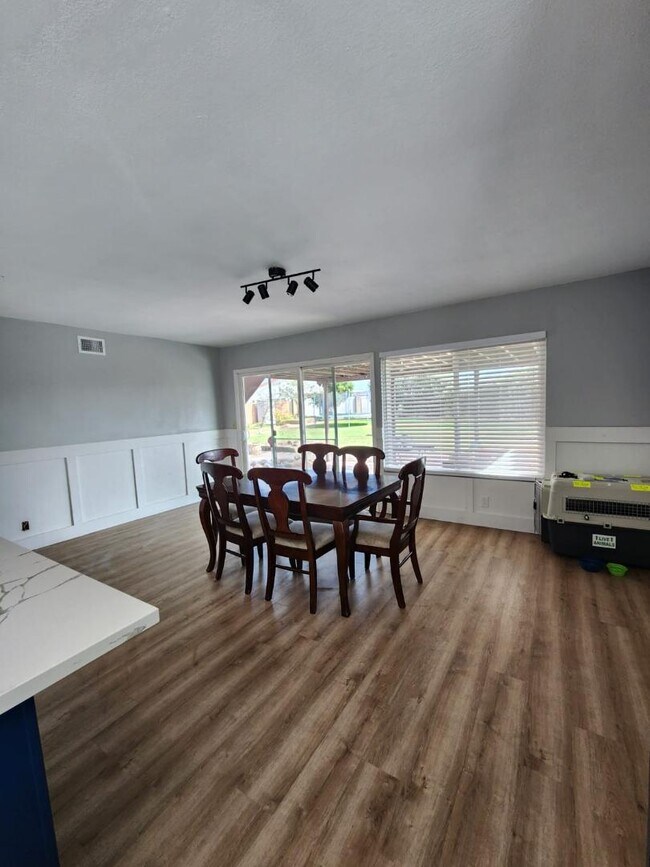 Building Photo - 1897 Cabrena St