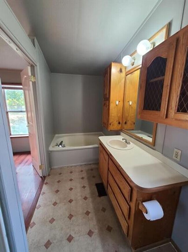 Building Photo - Whitefish Stage Pet Friendly Three Bedroom!