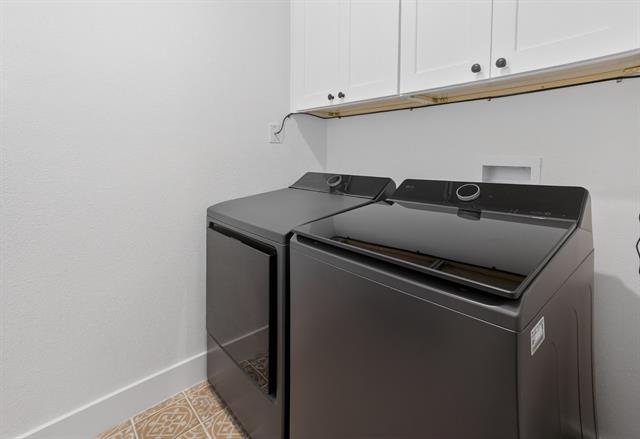 Building Photo - 2560 Rogers Ave