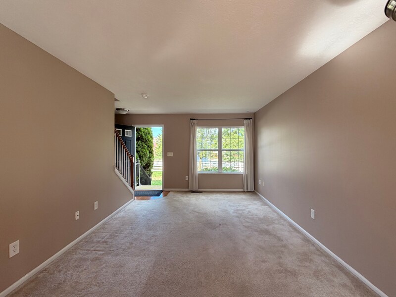 Building Photo - 717 Lazelle Rd
