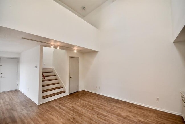Building Photo - 4404 Basswood Ln