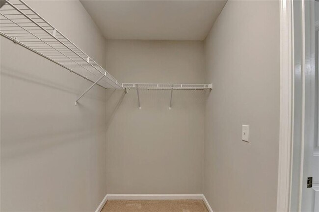 Building Photo - 7325 Heritage Oak Ct