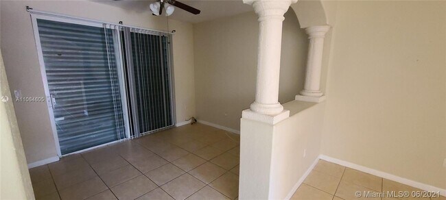 Building Photo - 1475 SE 24th Ct