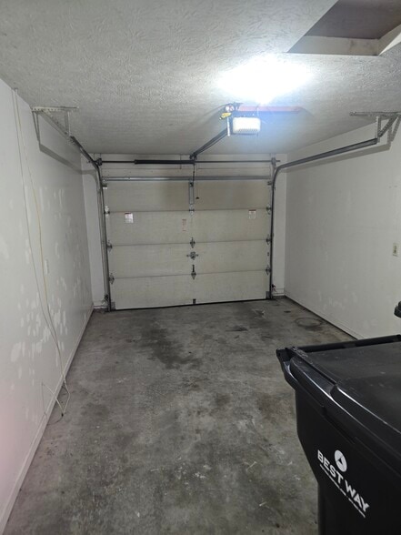 Building Photo - 1907 E Balsam Ct