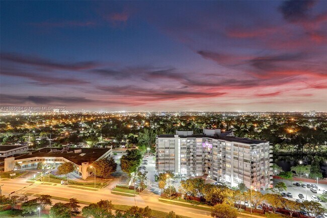 Building Photo - 1351 NE Miami Gardens Dr