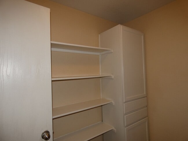 Building Photo - 652 Rosario Ln