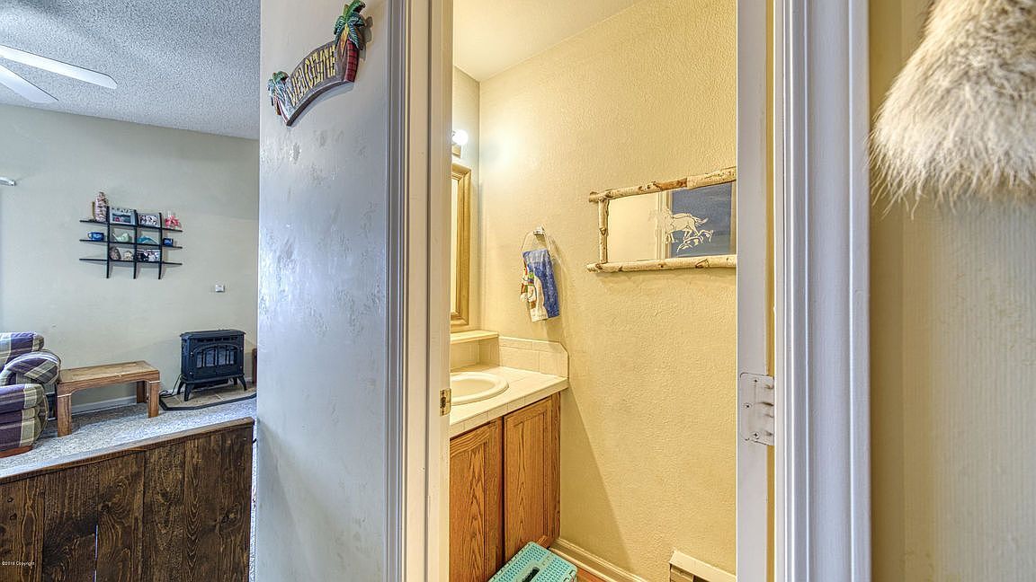 Building Photo - 300 E Laurel St