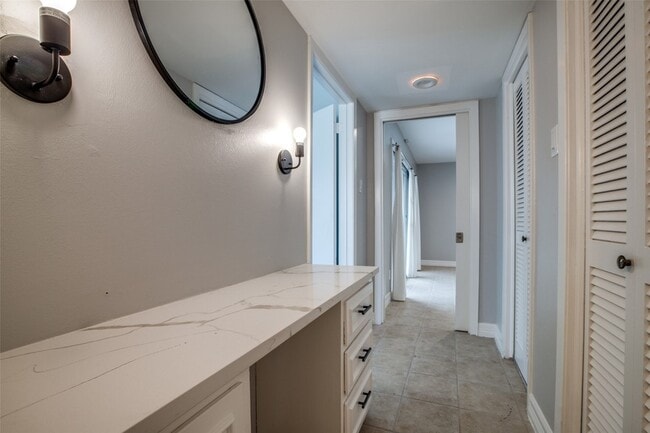 Building Photo - 9025 Rue Cambon St