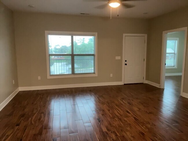 Building Photo - 145 Bruin Dr