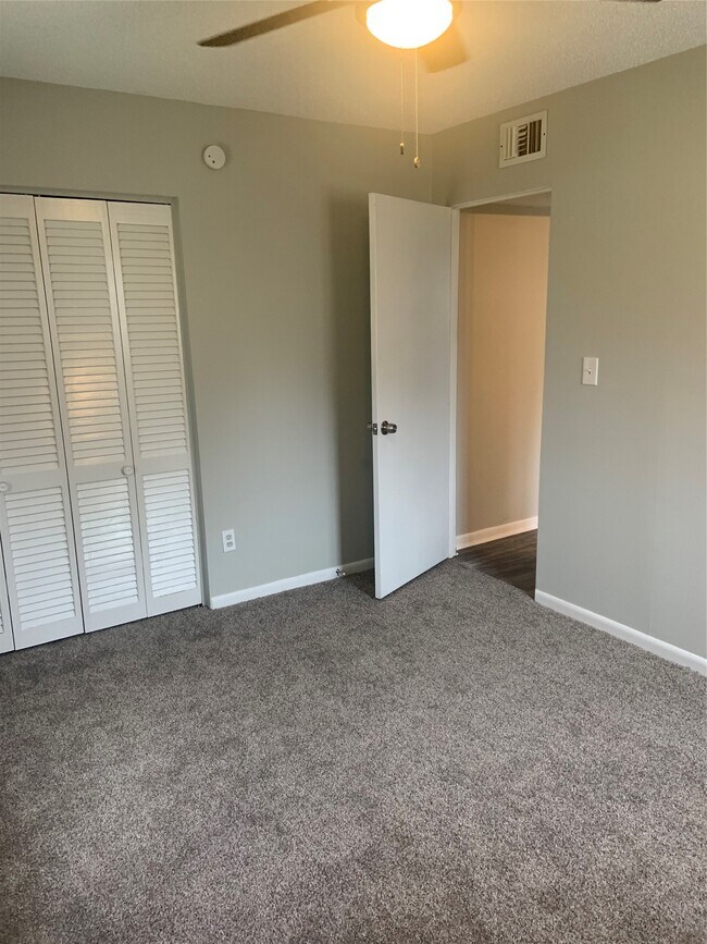 Building Photo - 308 Circle Dr