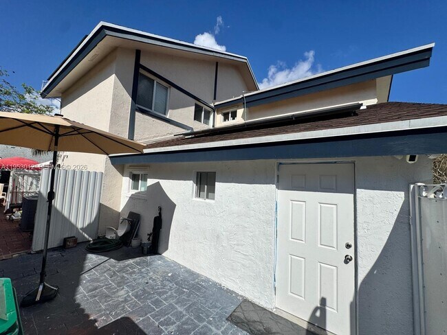 Building Photo - 10710 SW 141st Ave