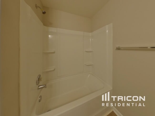 Building Photo - 714 Streamside Dr