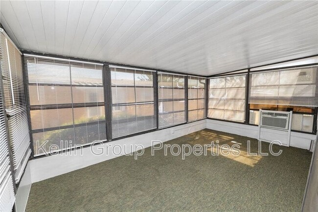 Building Photo - 1706 Fox Hill Dr