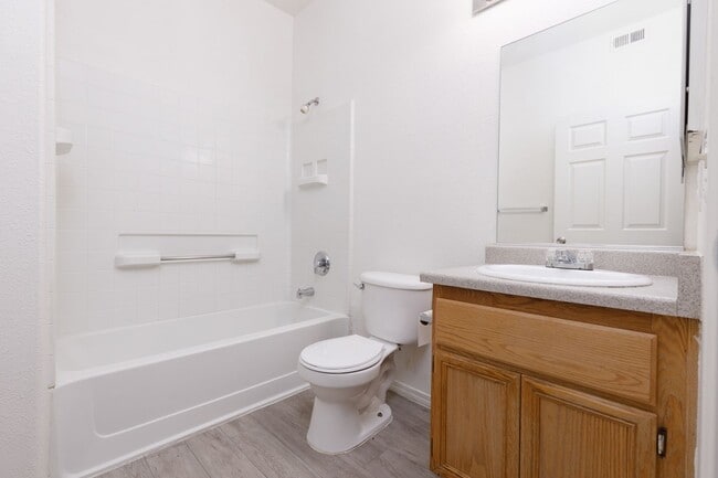 Building Photo - Two bedroom unit in gated NE community with pool