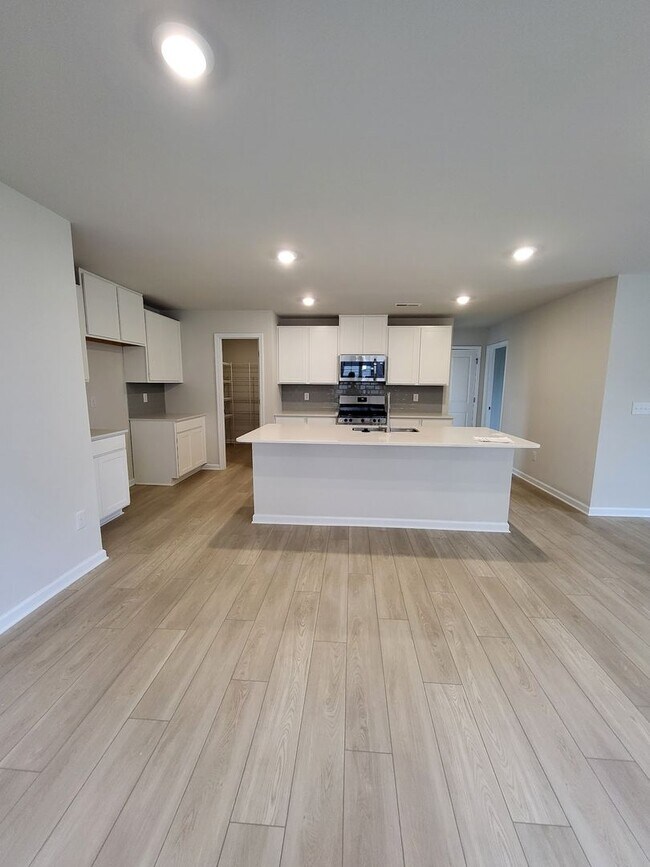 Building Photo - Stunning 5BR/3BA Home located in Statesville