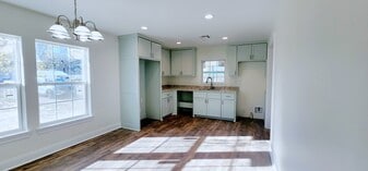 Building Photo - 14820 Blackwater Rd