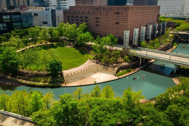 Building Photo - 2429 Parker Rd