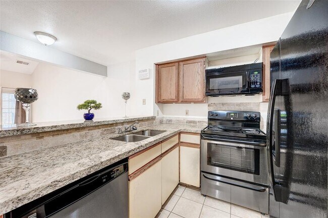 Building Photo - 16800 Sugar Pine Dr
