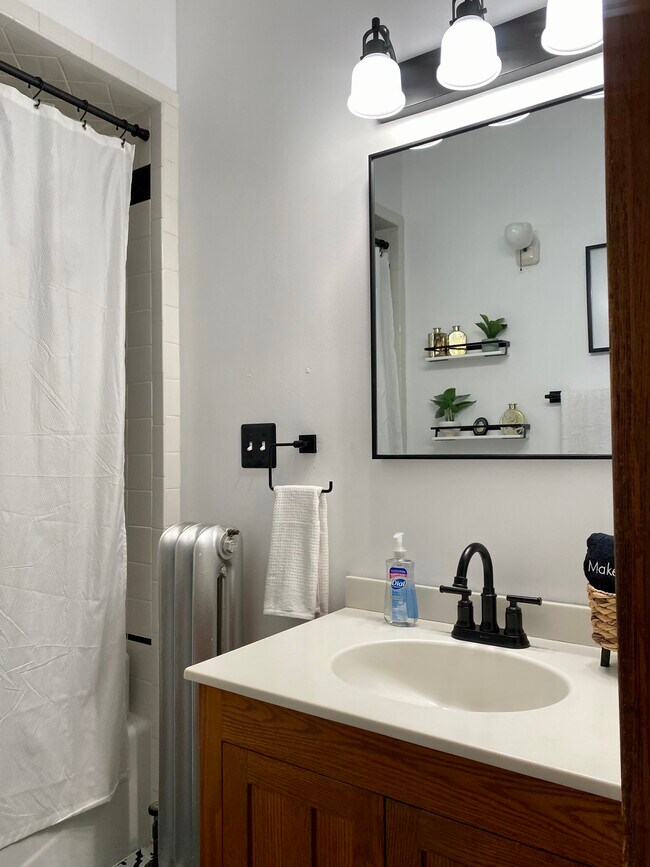 Bathroom - 18 Jumel Pl