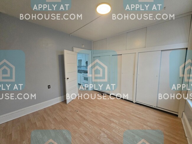 Building Photo - 3010 McArthur Dr