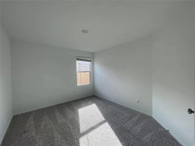 Building Photo - 103 Ulmus St