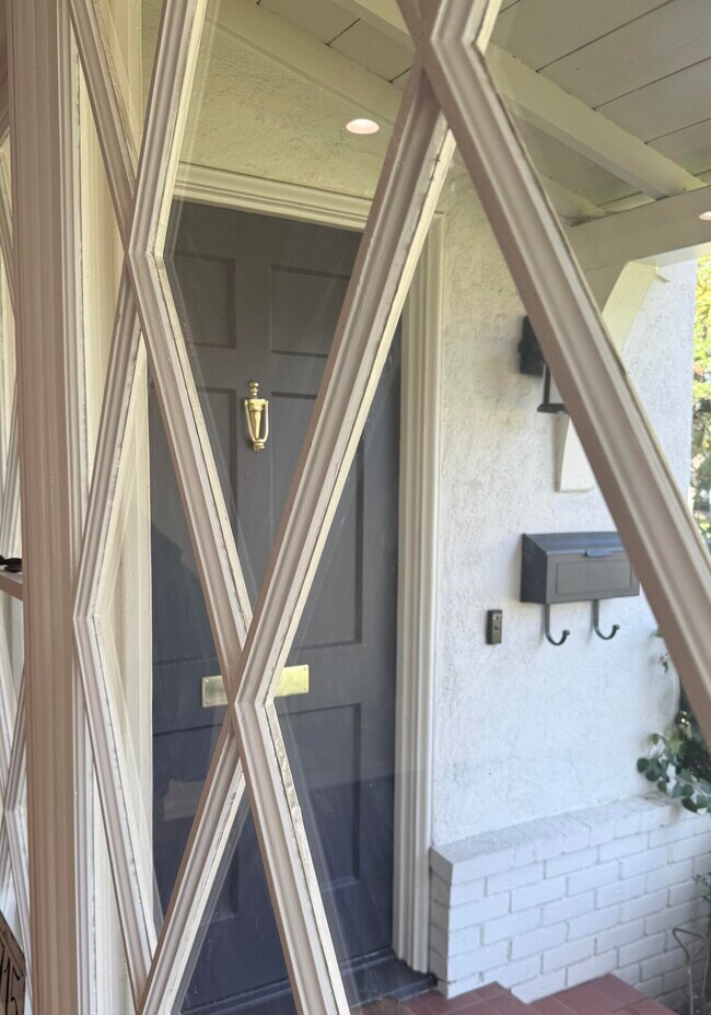 Building Photo - 4715 Allott Ave