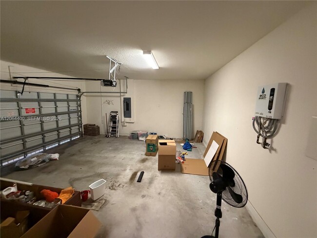 Building Photo - 737 SE 37th Pl