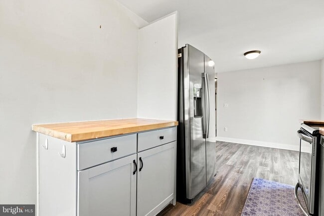 Building Photo - 306 Fegan Rd
