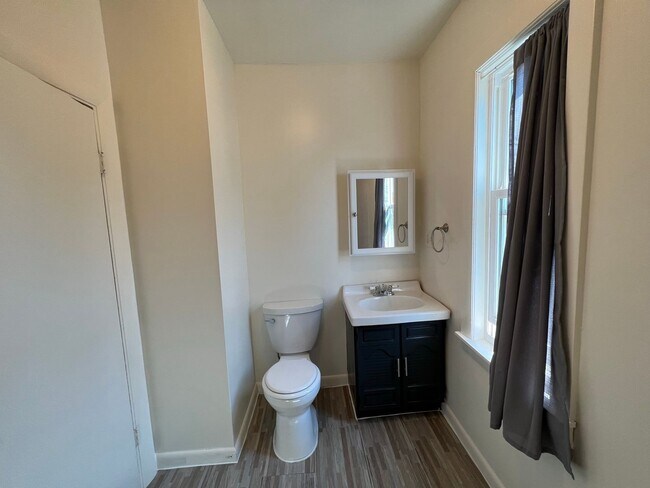 Building Photo - 471 Central St