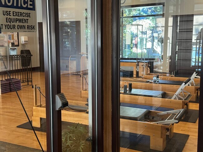 Building Photo - 900 S Meadows Pky