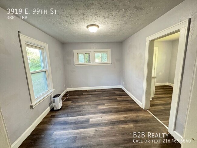 Building Photo - 3919 E 99th St