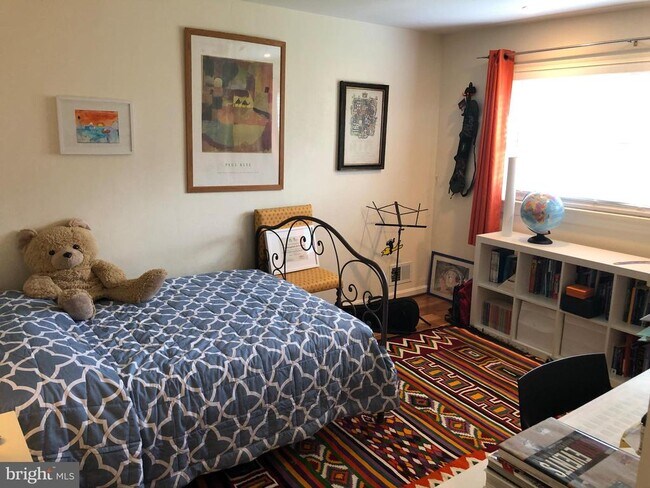 Building Photo - 10309 Bells Mill Terrace