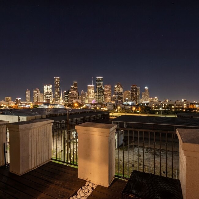 Building Photo - 1708 Dart St