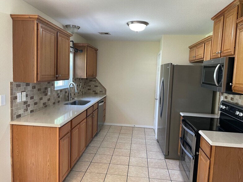 Building Photo - 511 Brookfield Dr