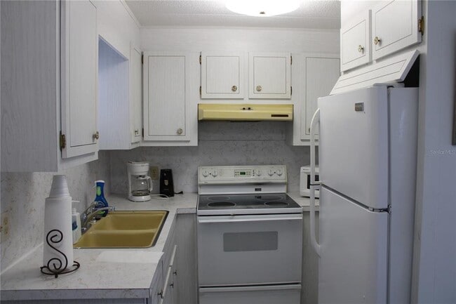 Building Photo - 10315 Cortez Rd W