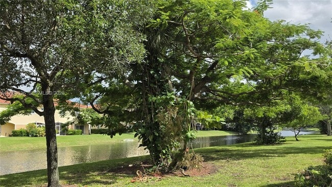 Building Photo - 8066 Sanibel Dr