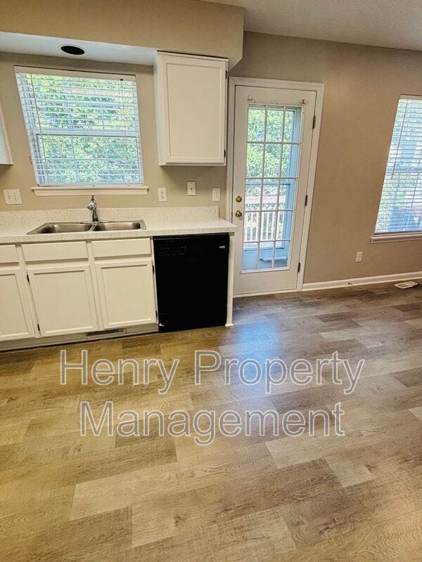 Building Photo - 114 Riva Trace Dr