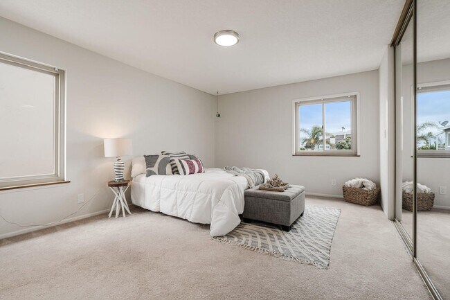 Building Photo - Oxnard Hollywood Beach Duplex