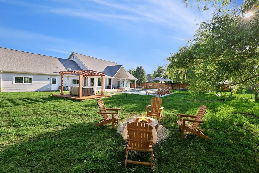 Building Photo - 12161 Hill Country Cir