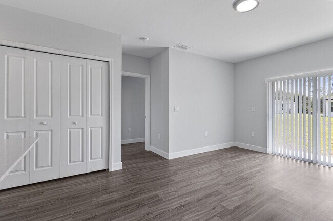 Building Photo - Spacious 3-Bedroom Duplex Oasis with 2 Full Baths in Port Charlotte – Your Ideal Retreat Awaits!