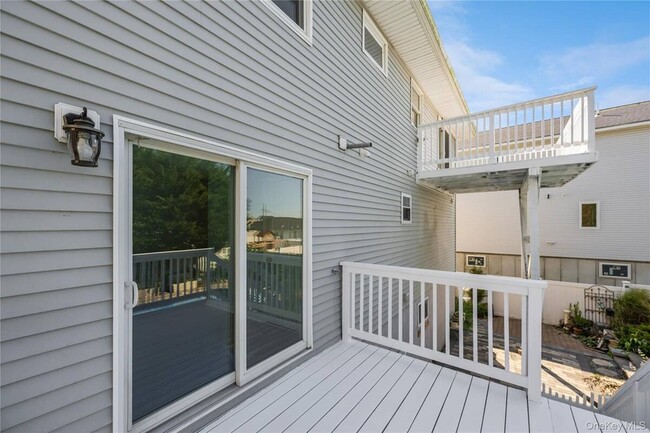 Building Photo - 869 Beach St