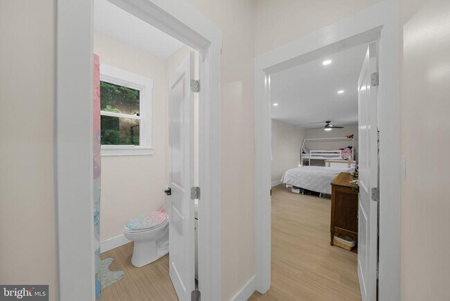 Building Photo - 75 Dreamland Park Dr