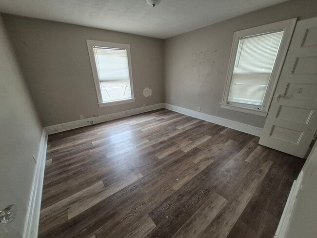 Building Photo - 1107-1109 South Clinton