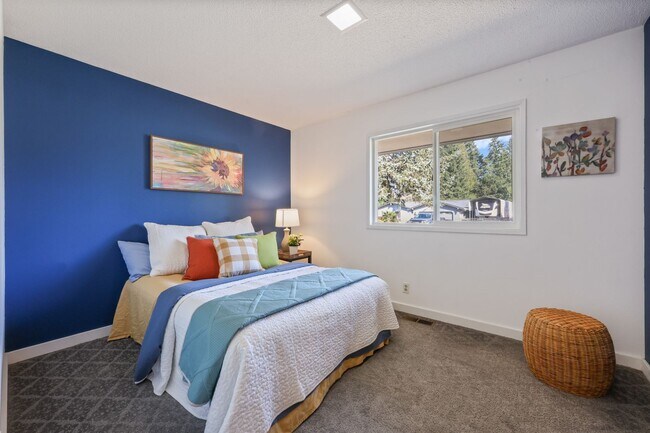 Building Photo - MOVE IN READY NOW! 2-Bedroom Rambler with Detached 900 Sq. Ft. Garage & Studio on Spacious Fenced...