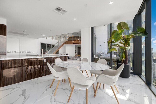 Building Photo - 18555 Collins Ave