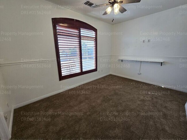 Building Photo - 3 bedroom/ 2.5 bathroom 2 story home.