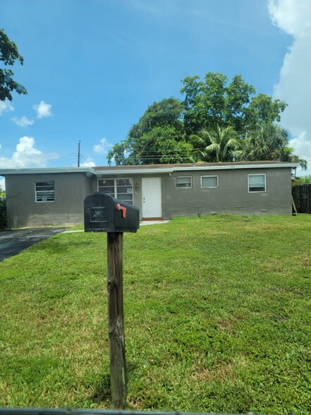 Building Photo - 2576 NW 64th Terrace